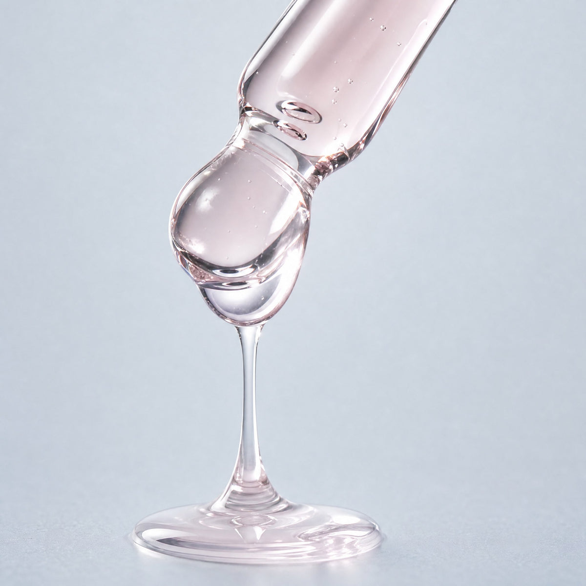 Skingenetix PDRN 1% Renewal Serum, 30ml - macro of the pipette tip with a drop of the serum